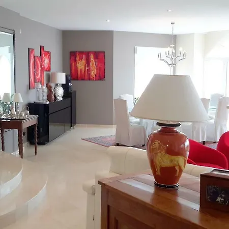 De Luxe Villa
