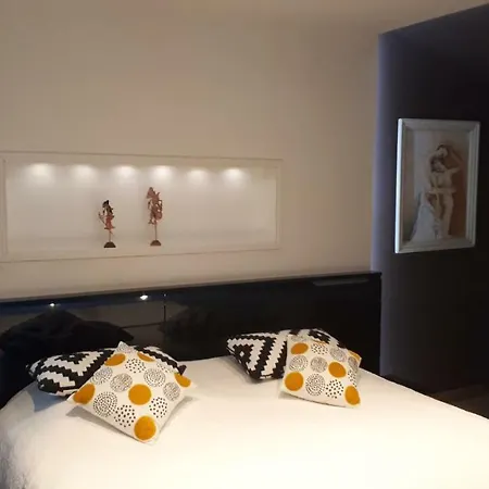 De Luxe Villa *